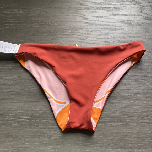 Juan de Dios NWT by Moye Guava Low-Rise reversible Bikini Top and Bottom set M - Picture 15 of 16